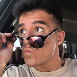 Meet your Posher, Perry